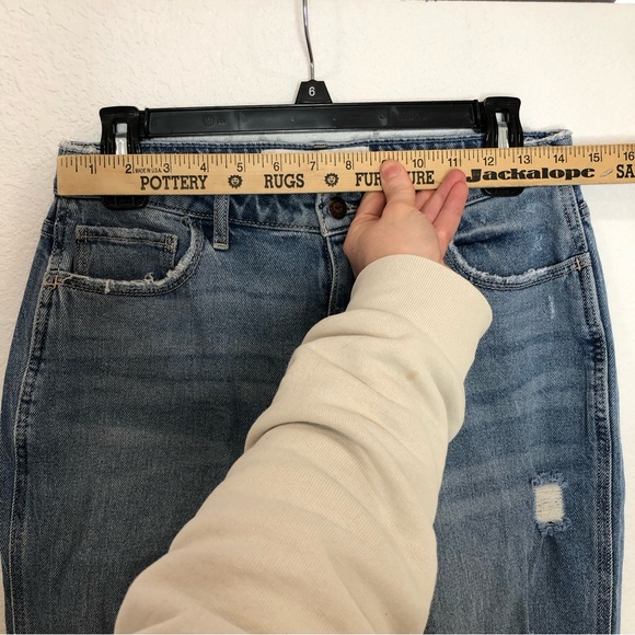 Hollister Curvy High Rise Ripped Mom Jeans Blue Denim Size 28 Short - Picture 13 of 16